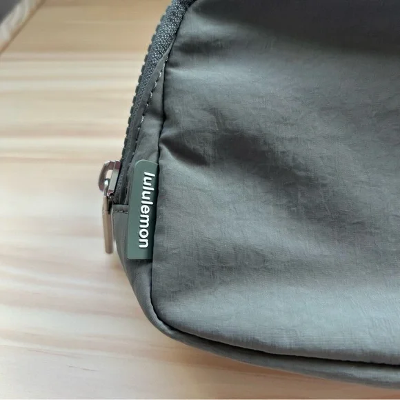 lululemon Everywhere Belt Bag, Like New - Picture 6 of 6